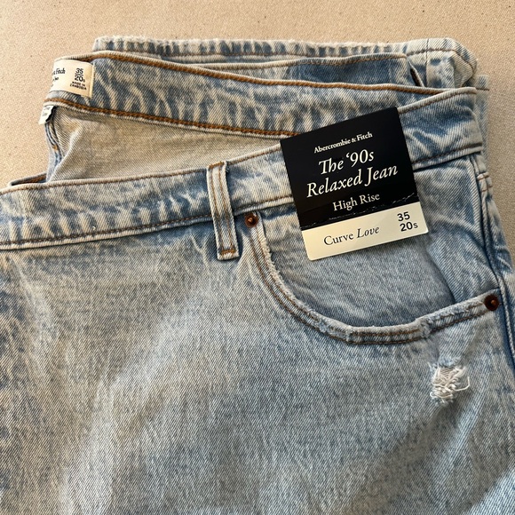 Brand new with tags Abercrombie and Fitch Curve Love jeans - Picture 3 of 3